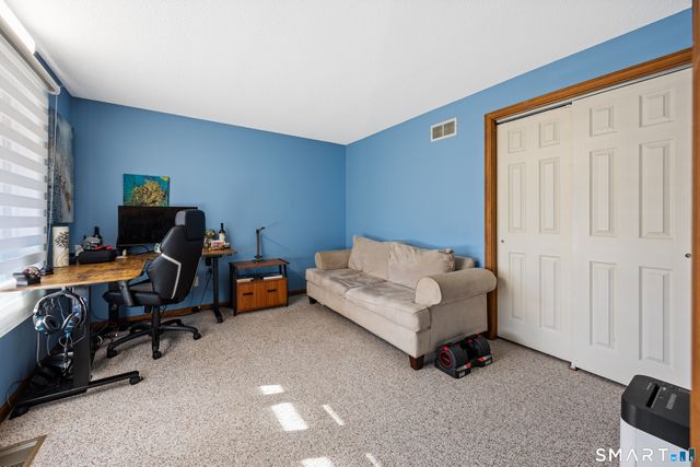 32 Canterbury Lane, Farmington, CT 06085