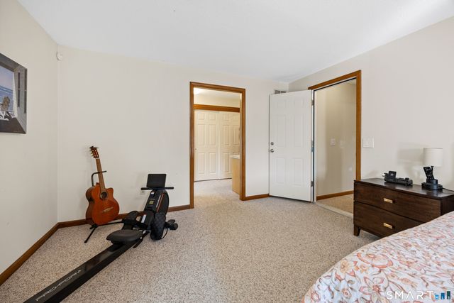 32 Canterbury Lane, Farmington, CT 06085