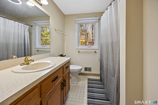 32 Canterbury Lane, Farmington, CT 06085