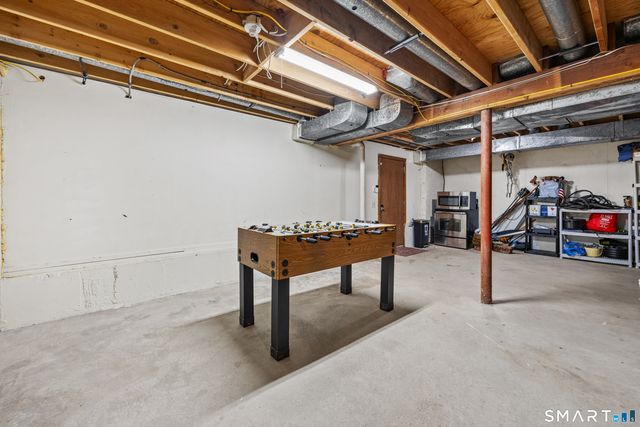 32 Canterbury Lane, Farmington, CT 06085