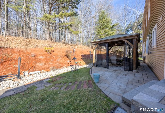 32 Canterbury Lane, Farmington, CT 06085