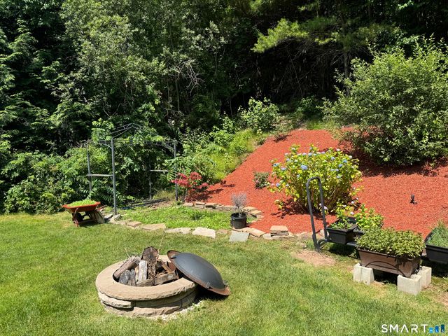 32 Canterbury Lane, Farmington, CT 06085