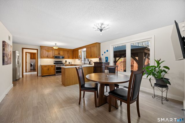 32 Canterbury Lane, Farmington, CT 06085