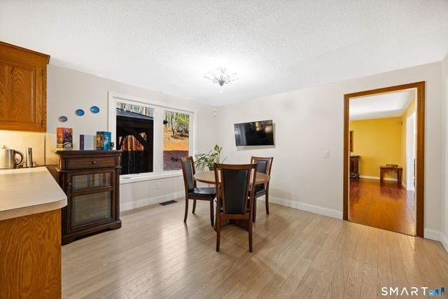 32 Canterbury Lane, Farmington, CT 06085