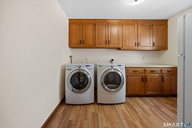 32 Canterbury Lane, Farmington, CT 06085