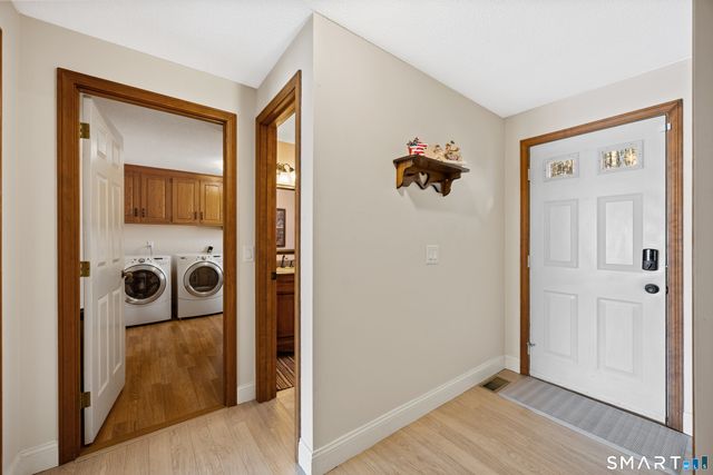 32 Canterbury Lane, Farmington, CT 06085