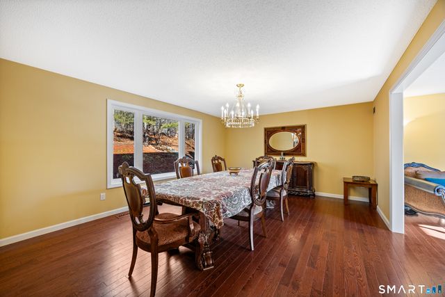 32 Canterbury Lane, Farmington, CT 06085