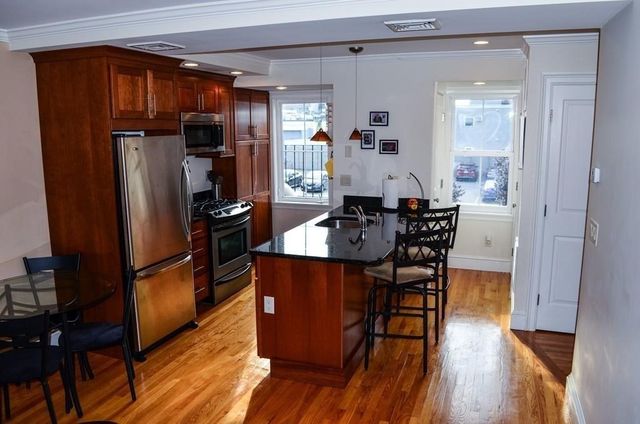 122 Charles St 2, Cambridge, MA 02141