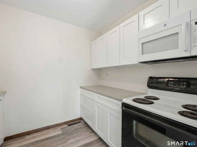 124 Webster Court 124, Newington, CT 06111