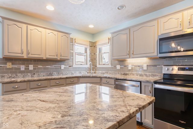 767 Harvest Ridge Drive, Avon, IN 46123