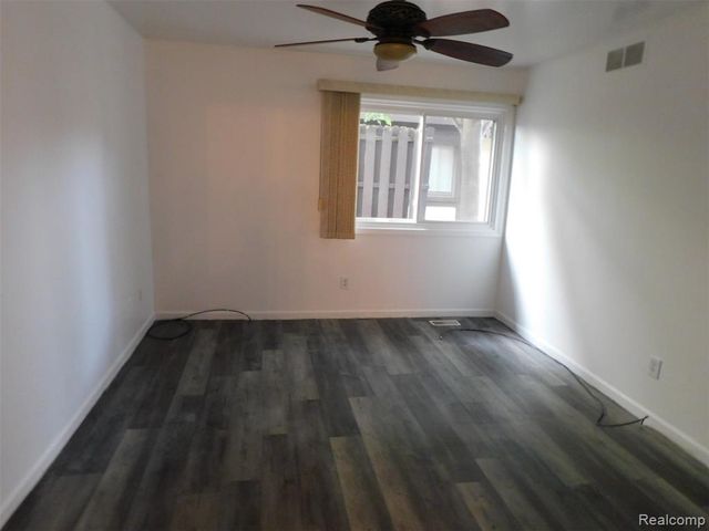 406 Country Club Drive 66, Saint Clair Shores, MI 48082