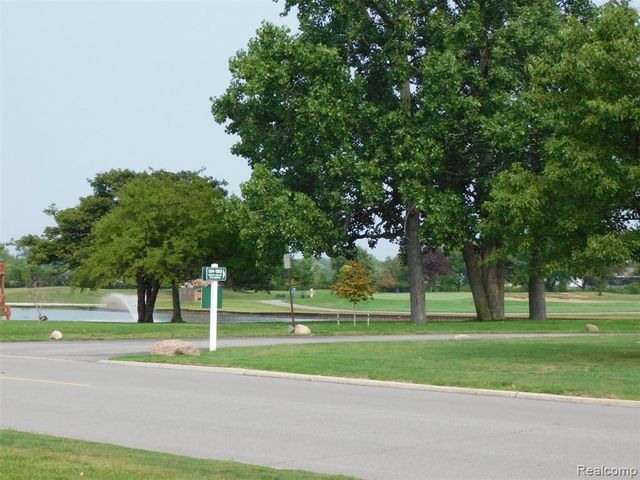 406 Country Club Drive 66, Saint Clair Shores, MI 48082