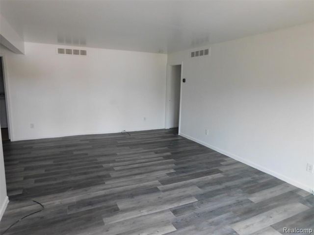406 Country Club Drive 66, Saint Clair Shores, MI 48082