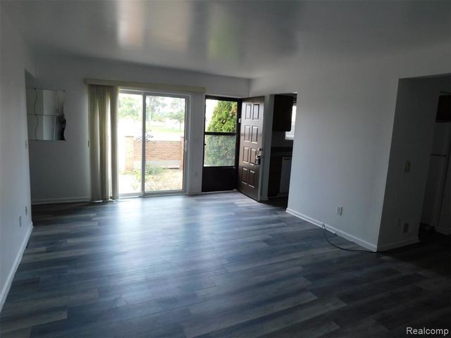 406 Country Club Drive 66, Saint Clair Shores, MI 48082