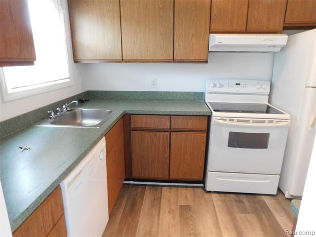 406 Country Club Drive 66, Saint Clair Shores, MI 48082
