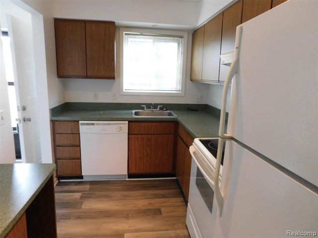 406 Country Club Drive 66, Saint Clair Shores, MI 48082
