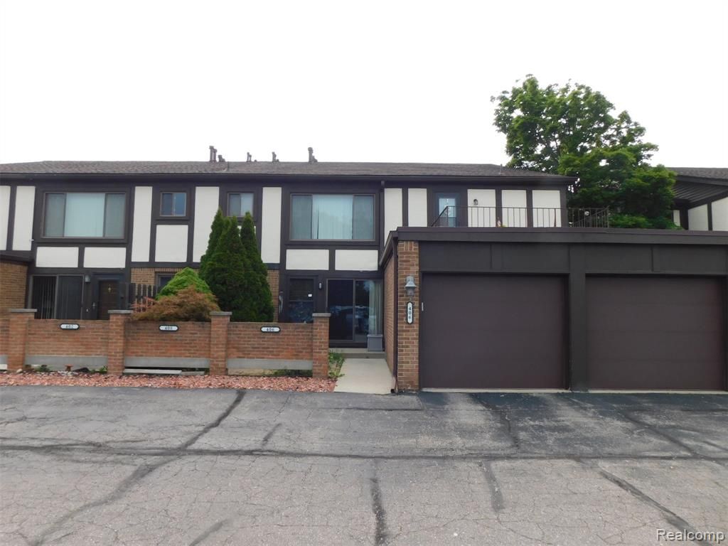 406 Country Club Drive 66, Saint Clair Shores, MI 48082