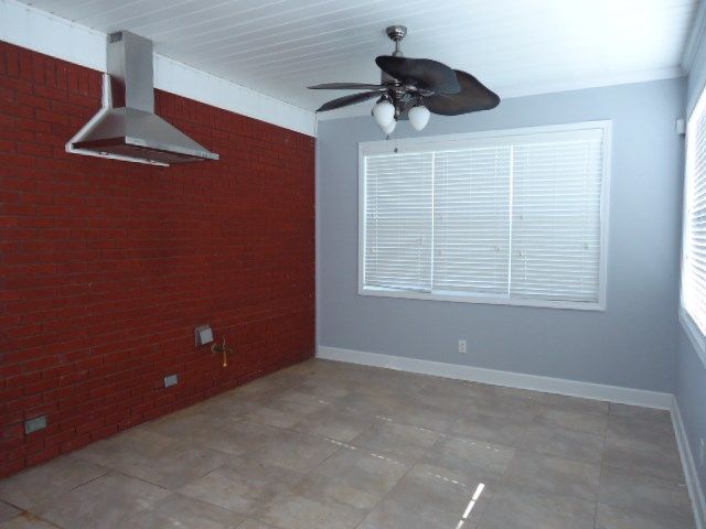 108 Lakeside Dr, Dothan, AL 36301