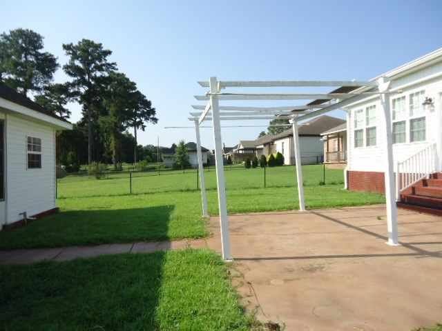 108 Lakeside Dr, Dothan, AL 36301