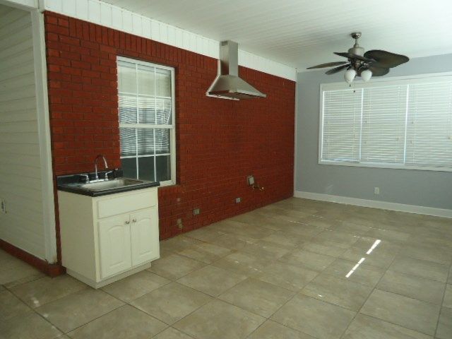 108 Lakeside Dr, Dothan, AL 36301