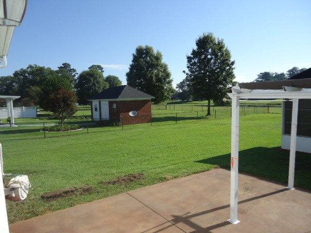 108 Lakeside Dr, Dothan, AL 36301