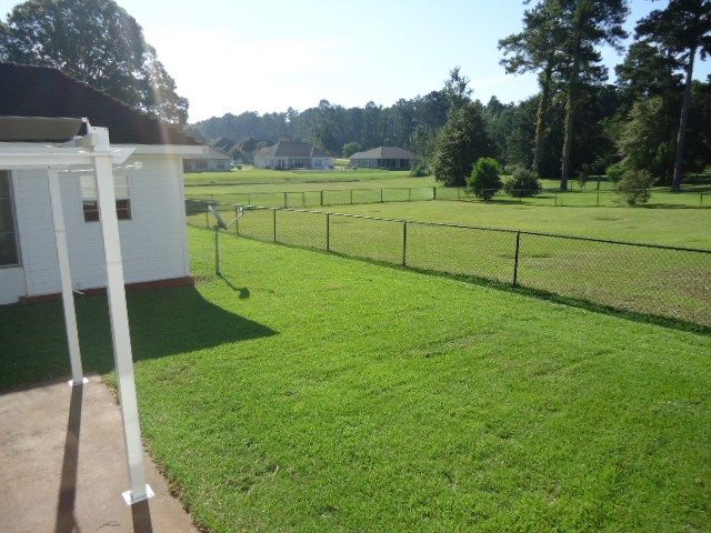 108 Lakeside Dr, Dothan, AL 36301