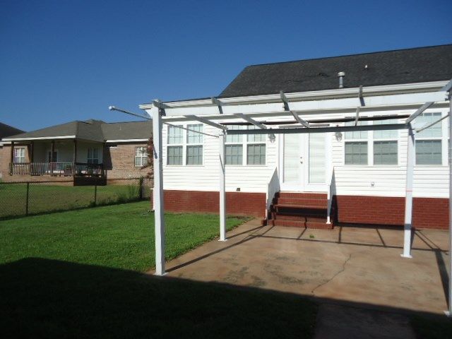 108 Lakeside Dr, Dothan, AL 36301