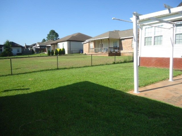 108 Lakeside Dr, Dothan, AL 36301