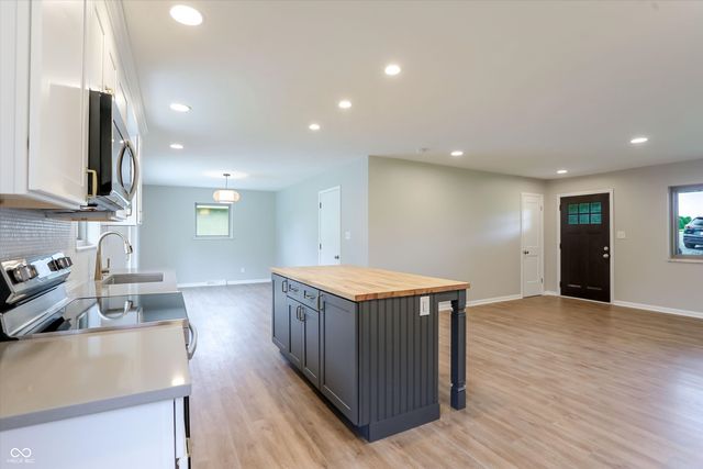 1948 Mullinix Road, Greenwood, IN 46143