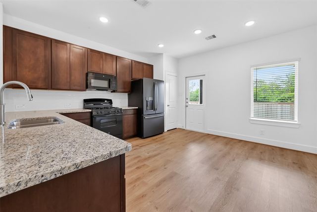 4506 Blue Moutain Laurel, Pinehurst, TX 77362