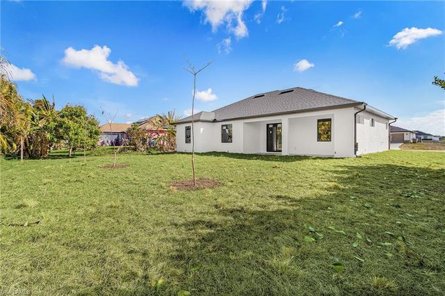 1102 NE 4th PL, Cape Coral, FL 33909