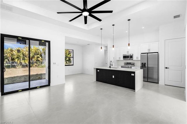 1102 NE 4th PL, Cape Coral, FL 33909