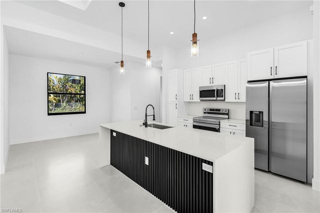 1102 NE 4th PL, Cape Coral, FL 33909