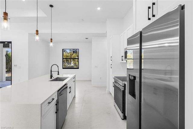 1102 NE 4th PL, Cape Coral, FL 33909