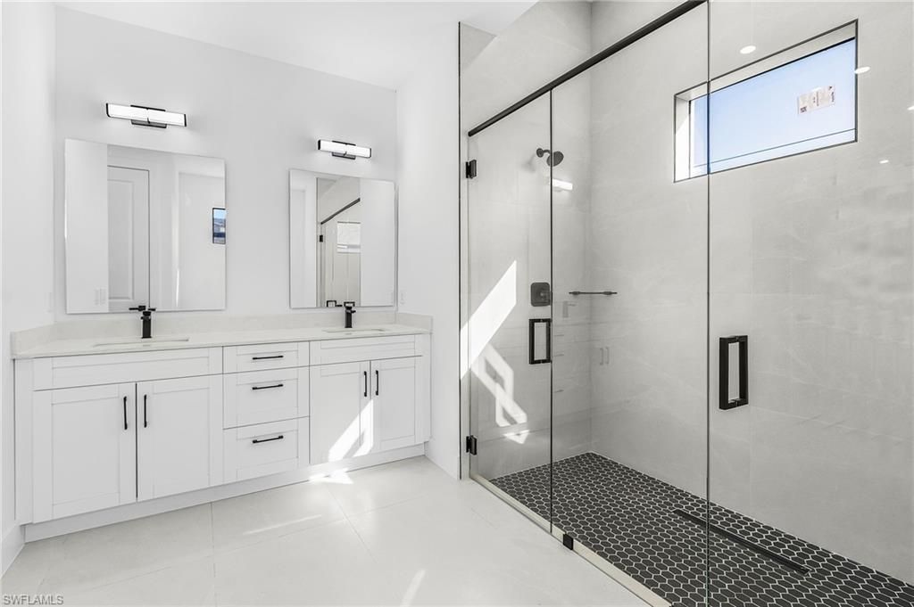 Image 20 of property listing at 1102 NE 4th PL, Cape Coral, FL 33909