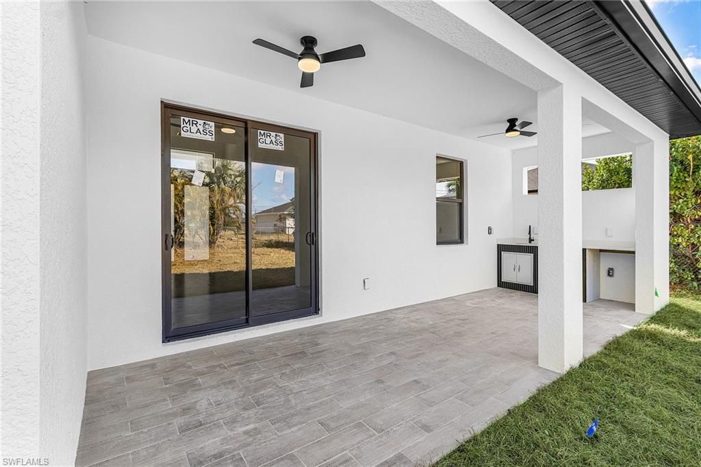 Image 21 of property listing at 1102 NE 4th PL, Cape Coral, FL 33909