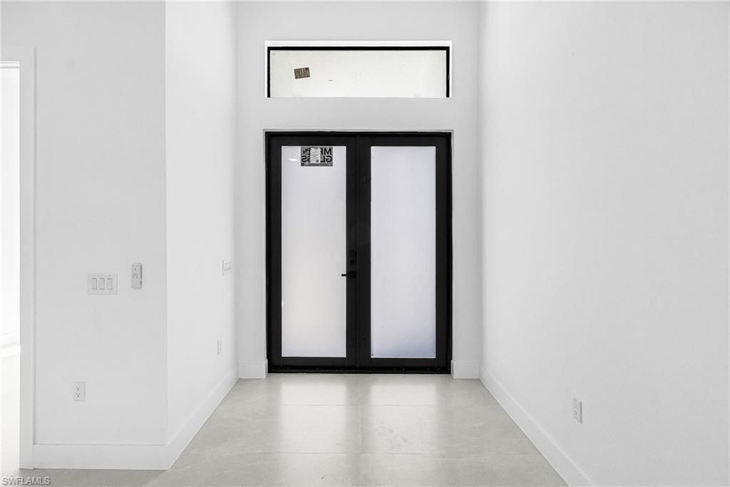 Image 3 of property listing at 1102 NE 4th PL, Cape Coral, FL 33909