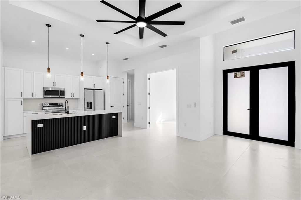 Image 5 of property listing at 1102 NE 4th PL, Cape Coral, FL 33909