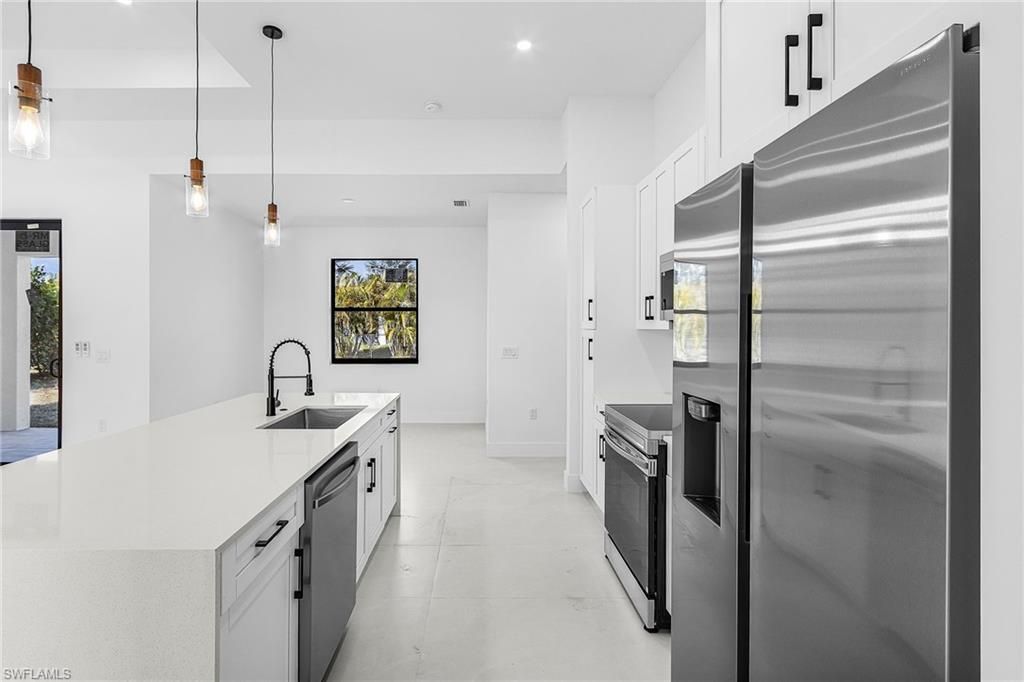 Image 9 of property listing at 1102 NE 4th PL, Cape Coral, FL 33909