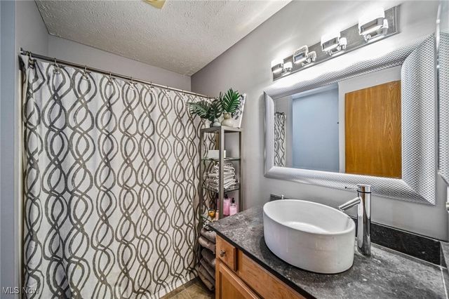 2302 Stoney Run Trail, Broadview Heights, OH 44147