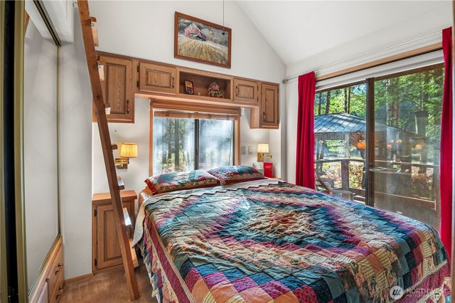 611 N Rainbow Way, Hoodsport, WA 98548