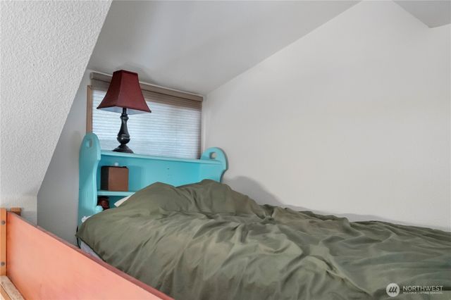 611 N Rainbow Way, Hoodsport, WA 98548