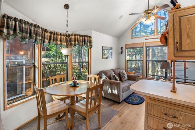 611 N Rainbow Way, Hoodsport, WA 98548