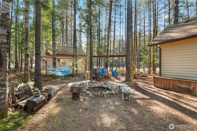 611 N Rainbow Way, Hoodsport, WA 98548