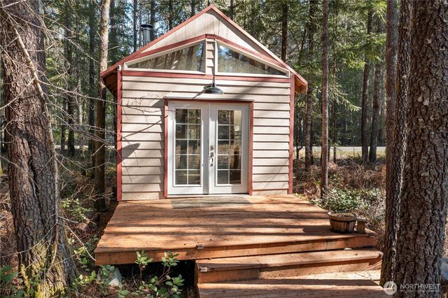 611 N Rainbow Way, Hoodsport, WA 98548