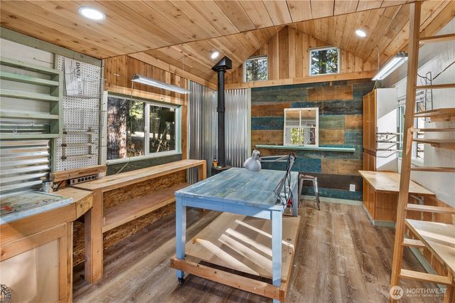 611 N Rainbow Way, Hoodsport, WA 98548