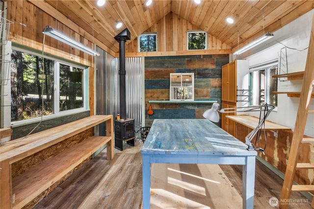 611 N Rainbow Way, Hoodsport, WA 98548