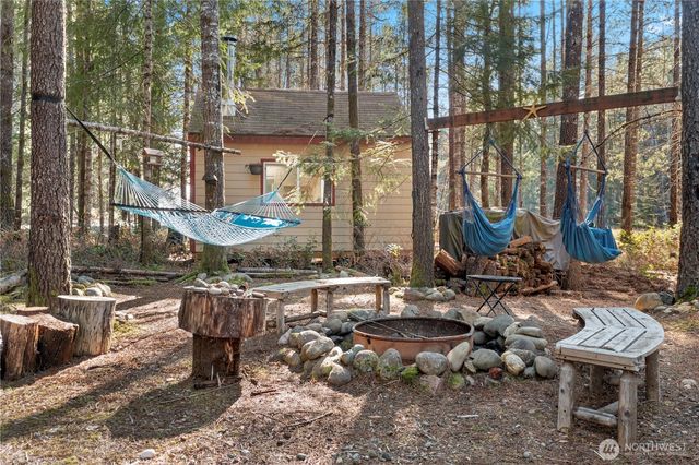 611 N Rainbow Way, Hoodsport, WA 98548