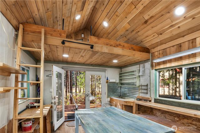 611 N Rainbow Way, Hoodsport, WA 98548