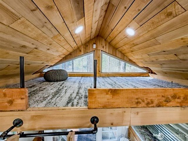 611 N Rainbow Way, Hoodsport, WA 98548